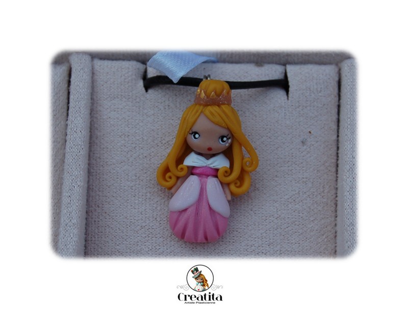 COLLIER FIGURINE CREATITA