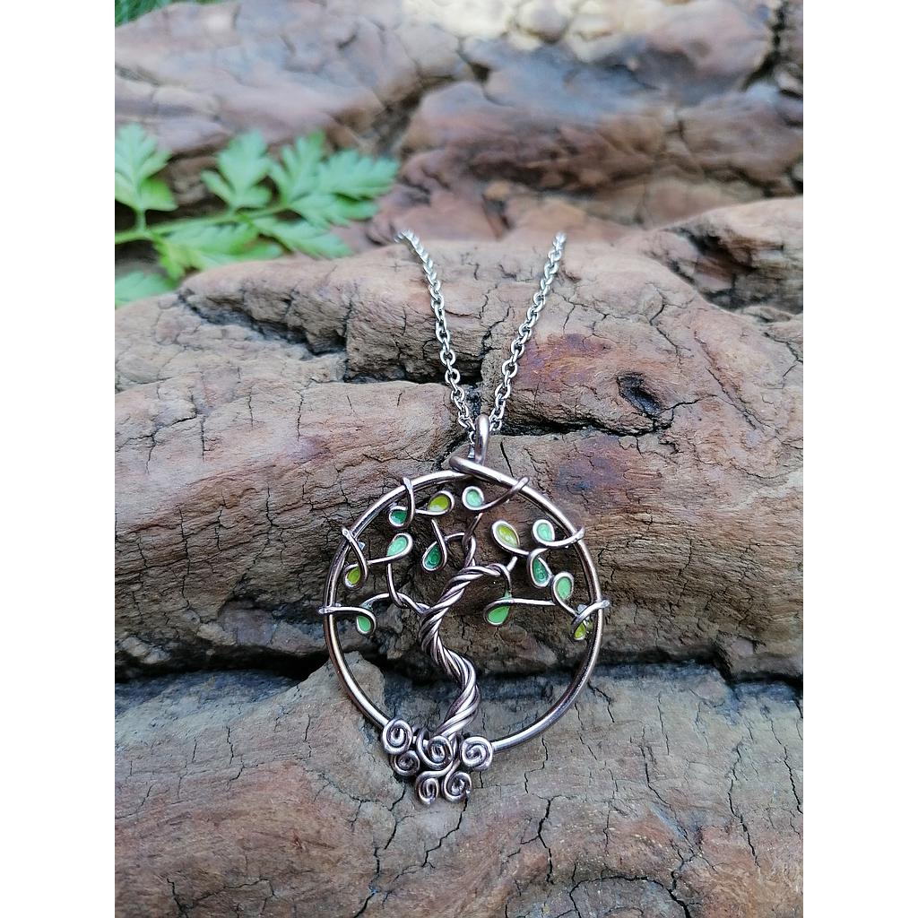 Sautoir Arbre de Vie petit modèle - Fil marron clair - Feuilles vertes (nuances)