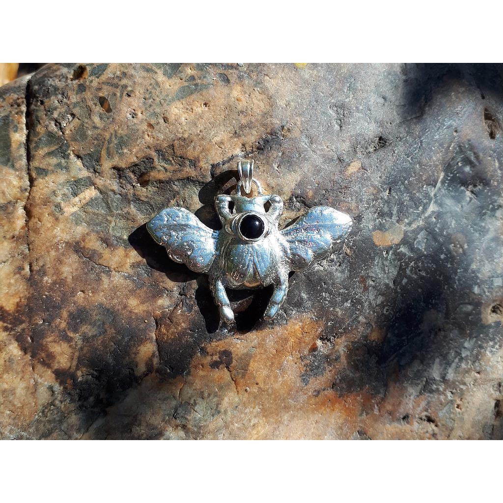 Pendentif argent scarabée serti clos onyx