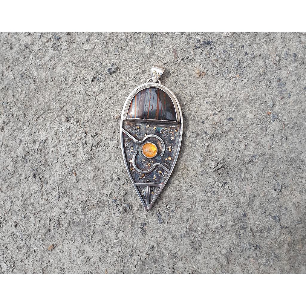 Pendentif argent bouclier maya paillettes d'or serti clos œil de fer opale mexicaine 