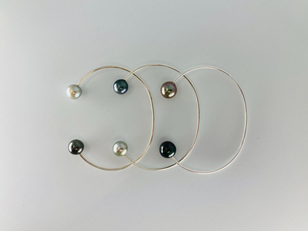 Bracelet &quot; lunaire&quot; en argent avec deux perles de Tahiti baroques 8-9mm QA 